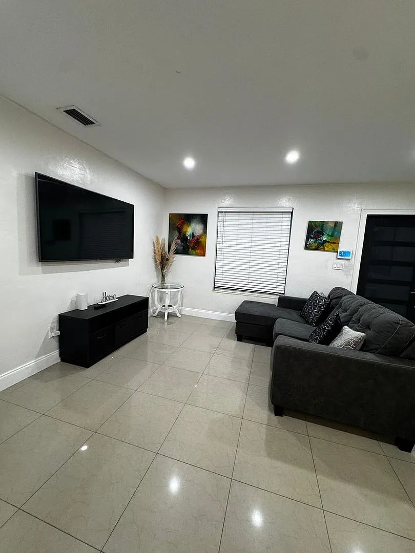 Remolded 2 Bedroom 1Bath Miami — Photo 3