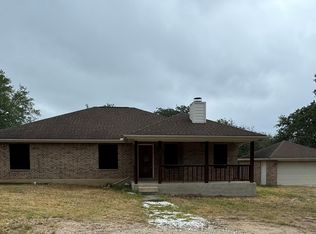 727 Falling Leaves Dr, Adkins, TX 78101