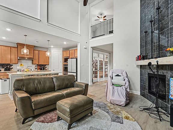 5th image of 1709 Quartz St
