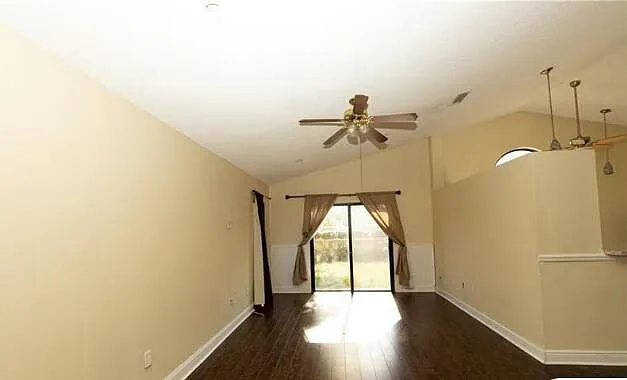 915 Buttonwood Ave — Photo 4