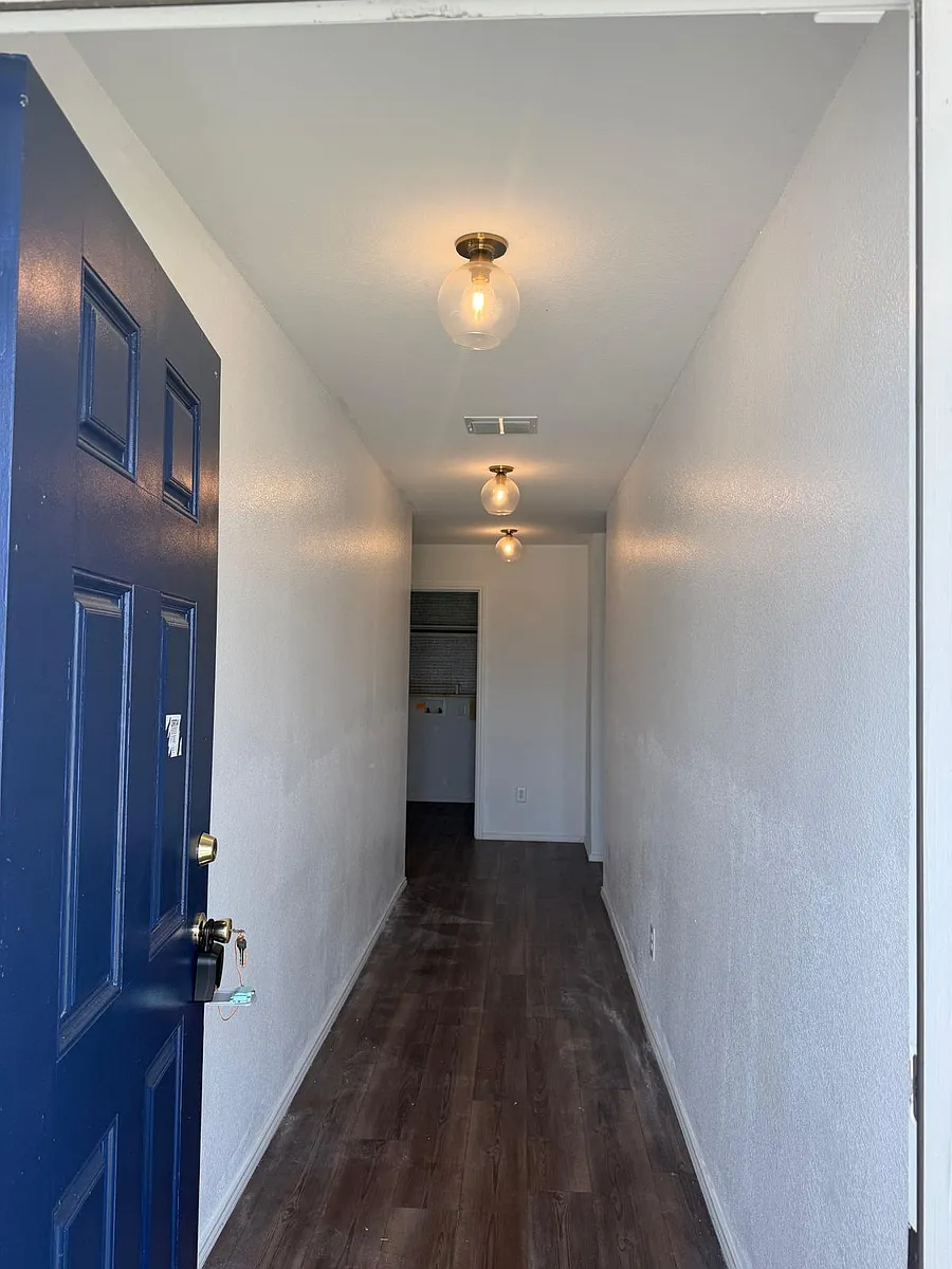 Building Photo - 513 Autumnwood Way