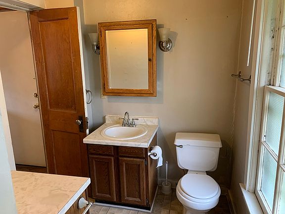 4th image of 839-841 Milton Ave #839