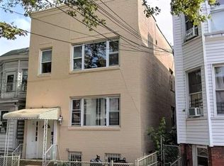 685 E 223rd St, Bronx, NY 10466