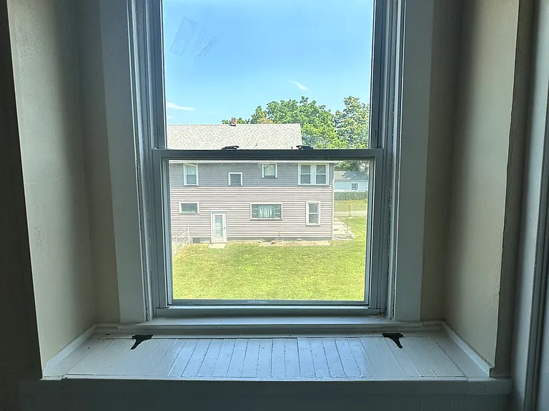 565 Thompson St #B — Photo 10