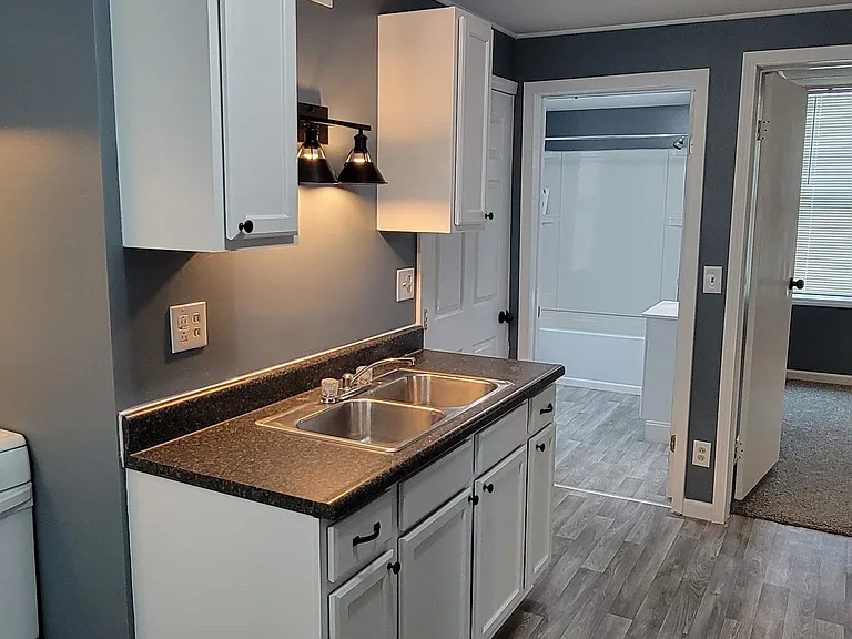 334 S 8th St — Photo 8