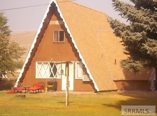 696 Jay St, Arco, ID 83213