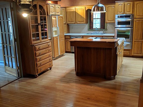 2nd image of 30 Hoylake Ct