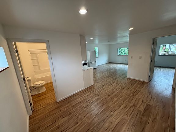 4th image of 16420 6th Ave W #3