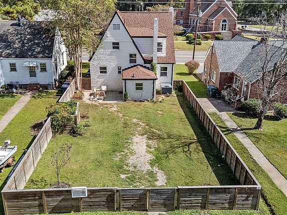 3rd image of 2707 N Roxboro St