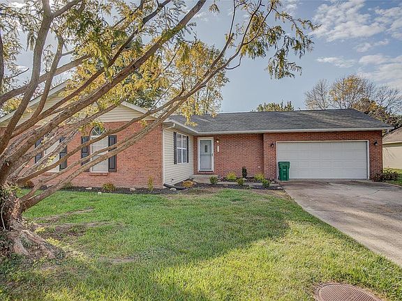 2nd image of 27 Michelle Dr