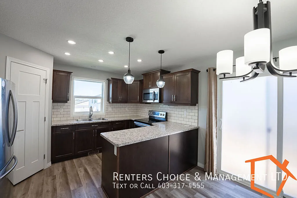 3 Bedroom Main Floor, Utilities Included — Photo 2