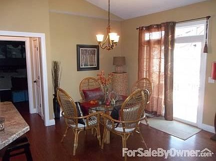 Great Area for the Family to Eat