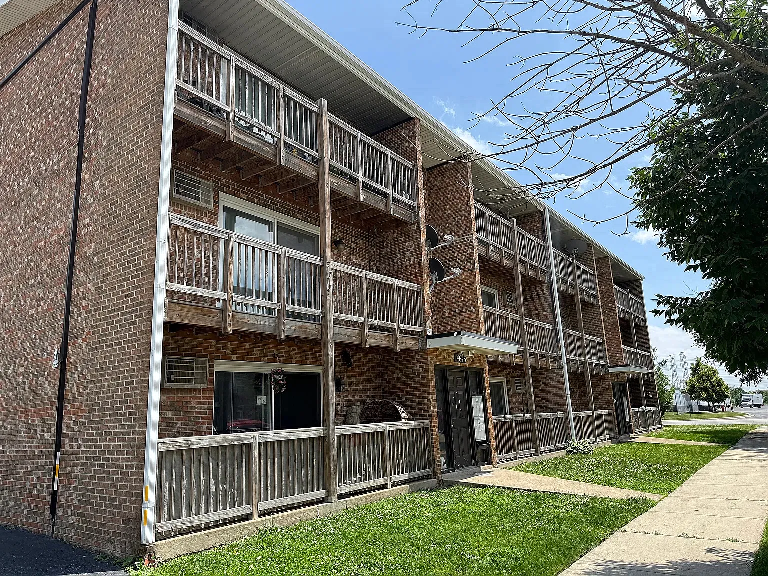 2 bed, 850 sqft, $1,500 — Photo 1