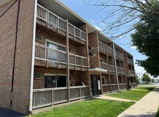 4643 Clyde Ave #2D, Lyons, IL 60534