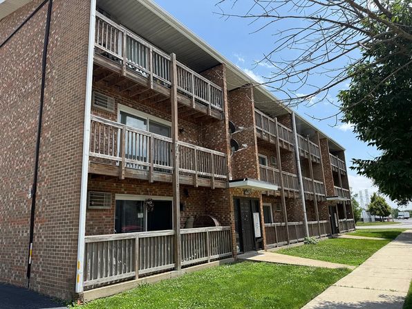 4643 Clyde Ave #2D, Lyons, IL 60534 – 2-bedroom rental in Lyons