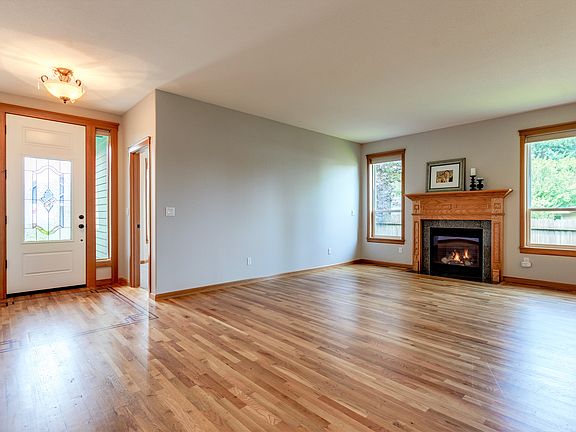 Living Room w/fireplace