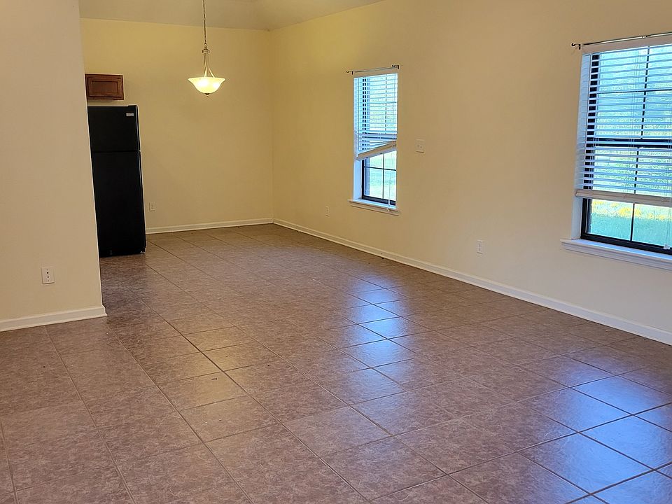 2nd image of 210 Small Oaks Rd