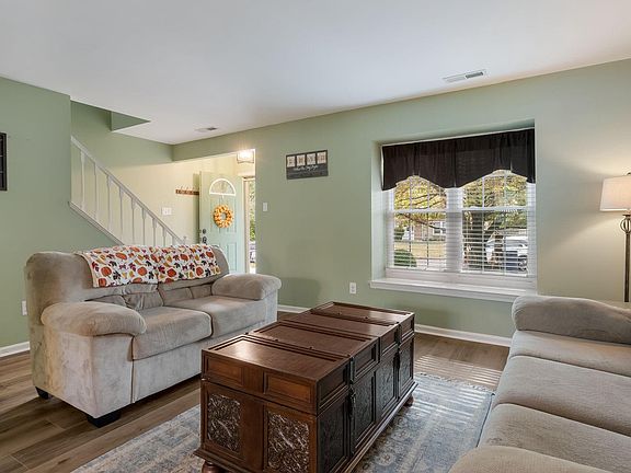 4th image of 43 Green Woods Dr