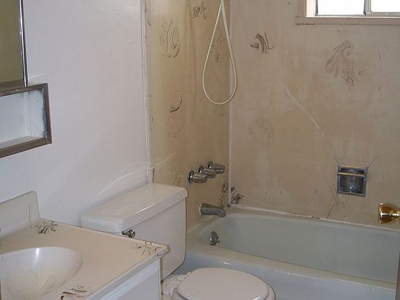 5th image of 2861 Elm Cir APT 16