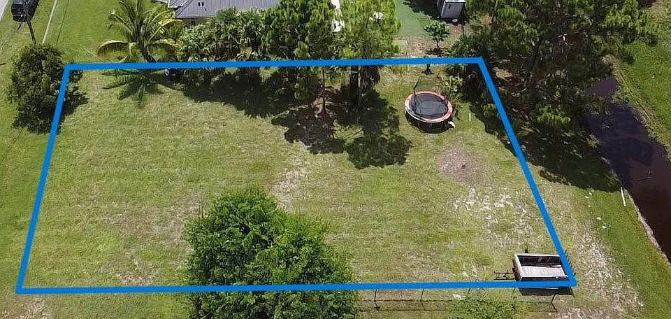 1st image of 407 SW Dahled Avenue