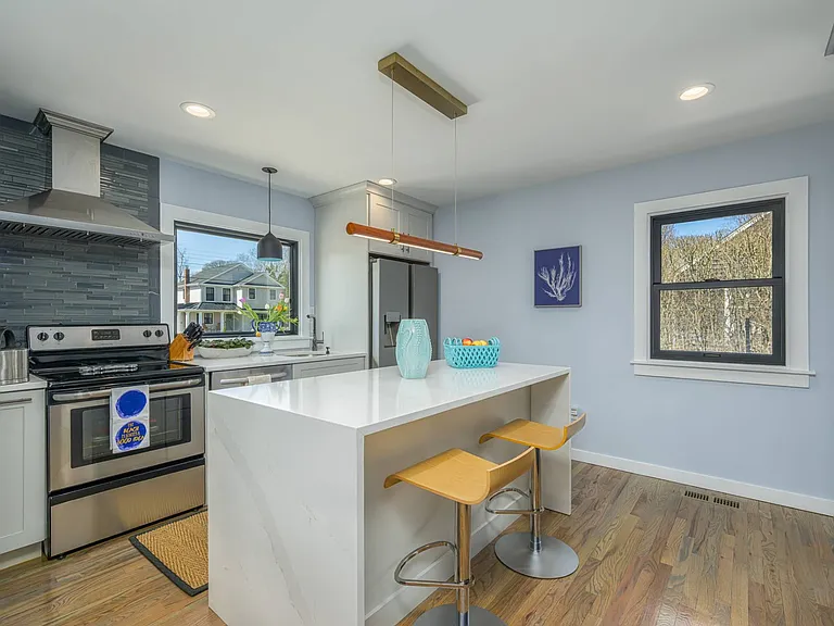 24 Maple St — Photo 5