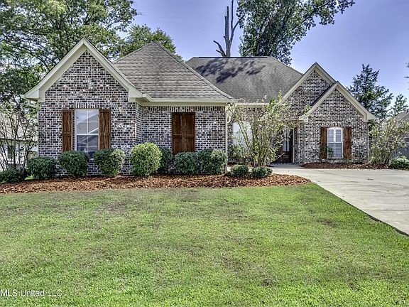 2nd image of 162 Sweetbriar Cir