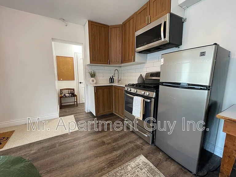 45 Saint Paul St W — Photo 5