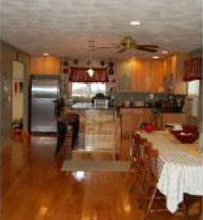 3rd image of 10 Buena Vista Ave