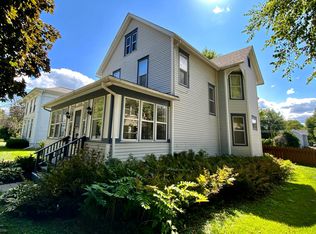 1209 Broad St, Grinnell, IA 50112