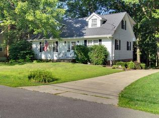 420 Oak Manor Dr, Ravenna, OH 44266
