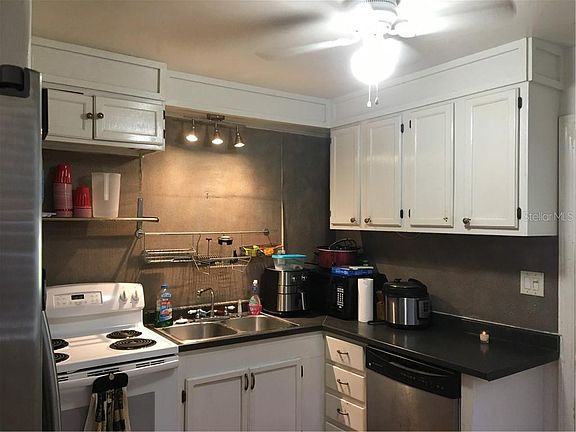 5th image of 40 Fairchild St
