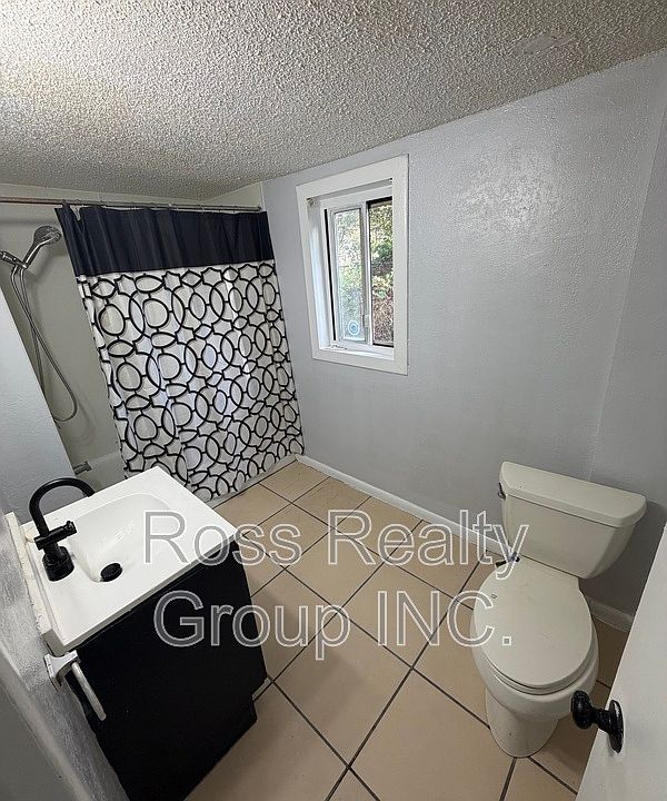 2nd image of 1328 Moore St