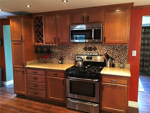 4th image of 93 Hillwood Dr