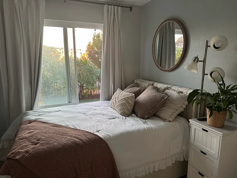 1526 Lower Lake Ct — Photo 6