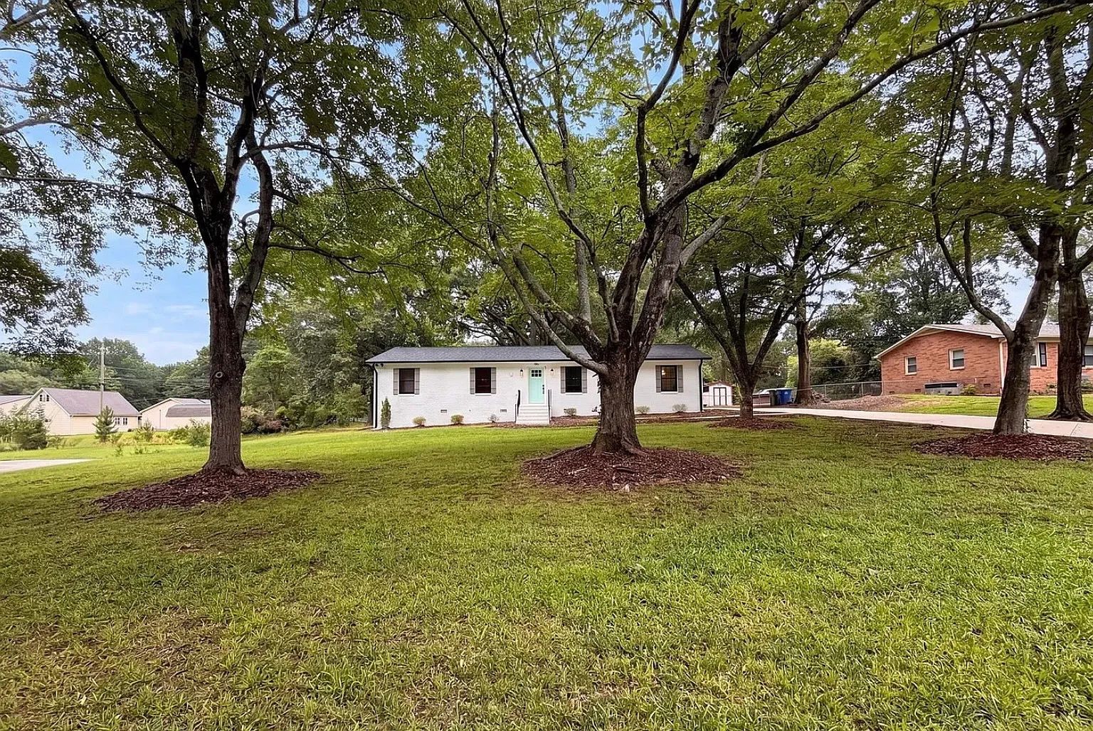 3 bed, 1800 sqft, $2,200 — Photo 3