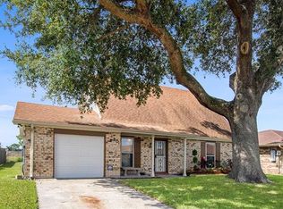 7630 Inlet Ln, New Orleans, LA 70128