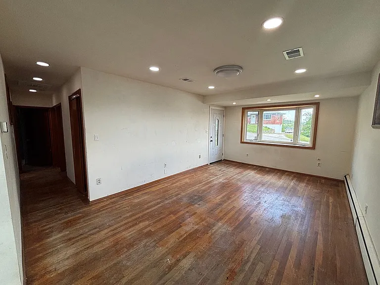 207 Kingston Dr — Photo 8