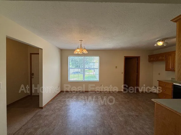 4215 W Madison St — Photo 3