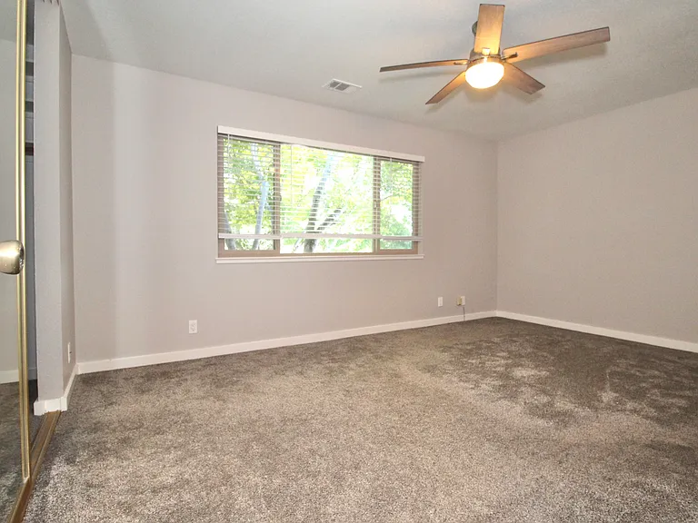 215 Loma Verde Dr — Photo 26