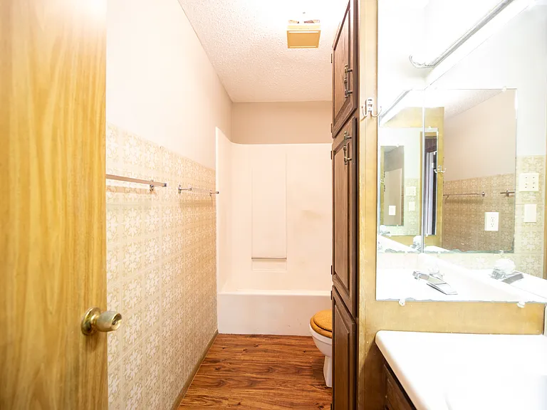1748 Ryan St — Photo 3