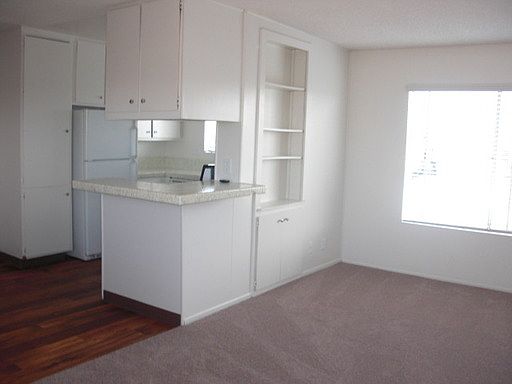 5th image of 4439 Euclid Ave APT 6