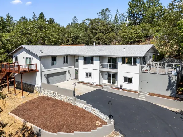 566 Country Rd, Meadow Vista, CA 95722