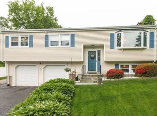 46 Rexview Cir, Trumbull, CT 06611