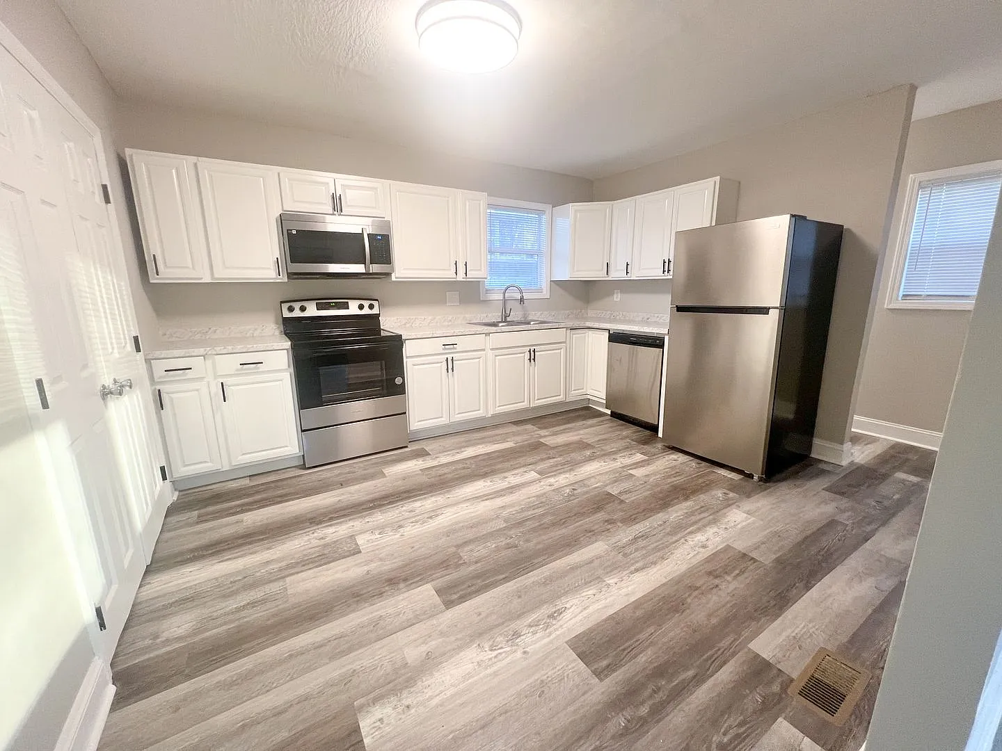 Completely Remodeled Single-Family Home! — Photo 3
