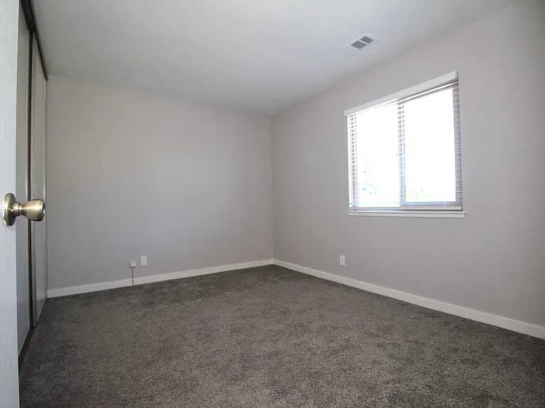 215 Loma Verde Dr — Photo 24