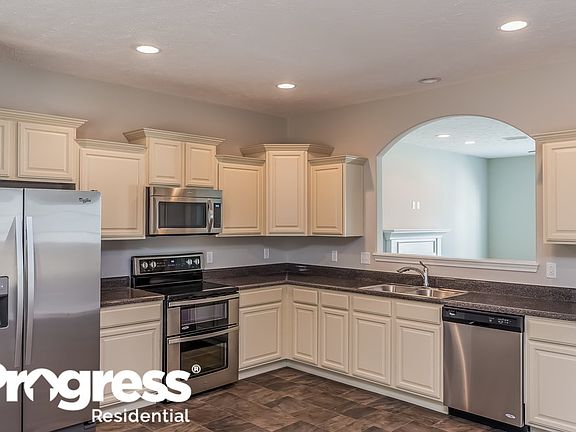 5th image of 3340 Tourmaline Dr