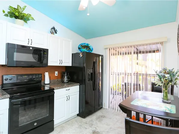 4030 Northlight DR, NAPLES, FL 34112