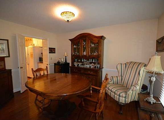 4th image of 1211 Parkway Dr