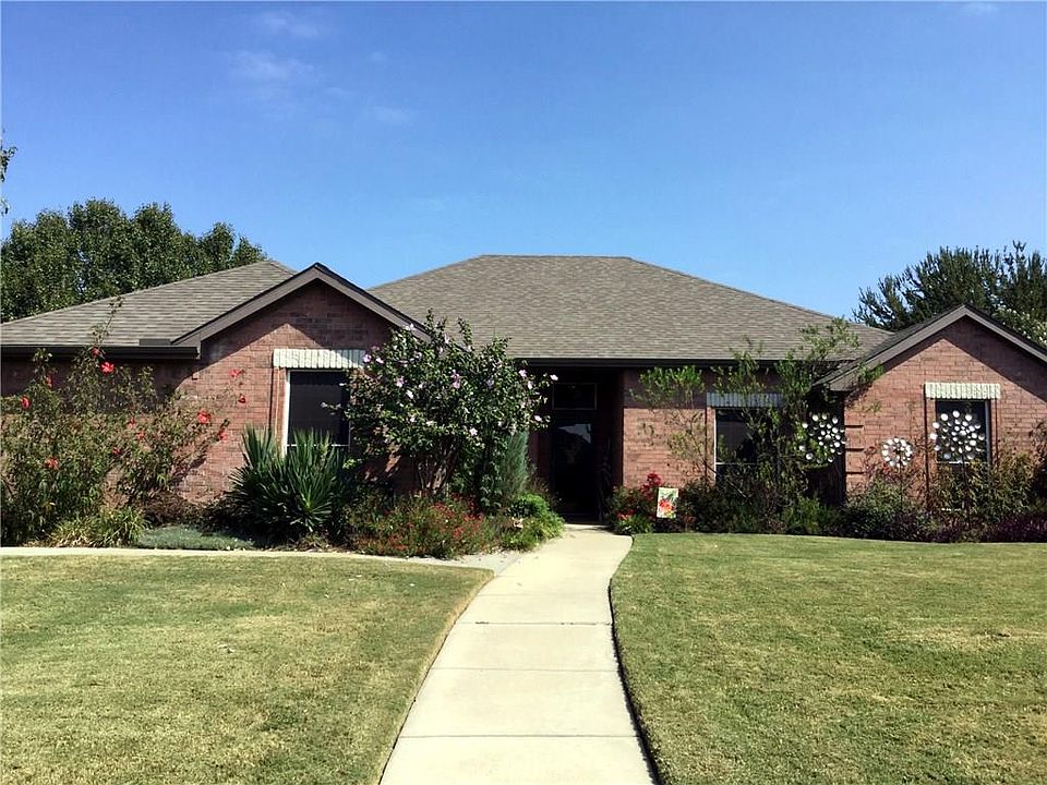 1st image of 2201 Harvest Hill Dr