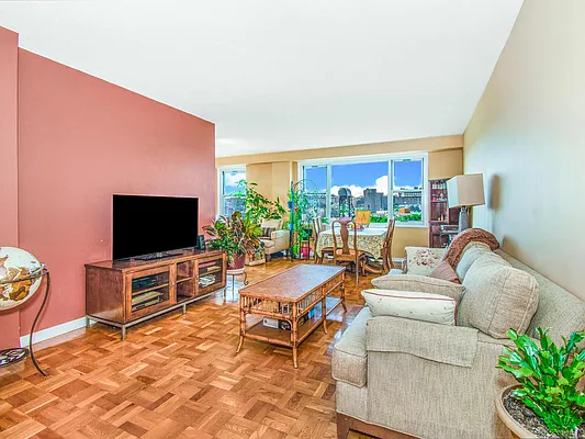 Sold by Re/Max In The City | media 10